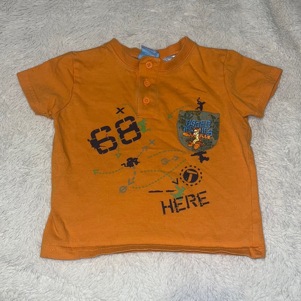 (3 for $10) Disney tigger t shirt